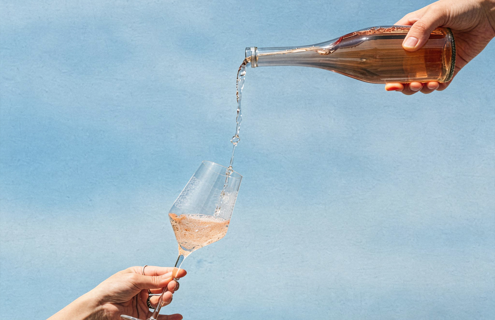 Este verano, brinda con las mejores referencias premium... y hasta con un 30% de descuento